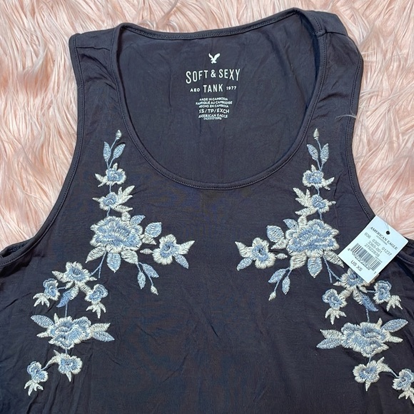 NWT American Eagle Soft & Sexy Gray Tank Top Floral Embroidery Size XS - Picture 2 of 4